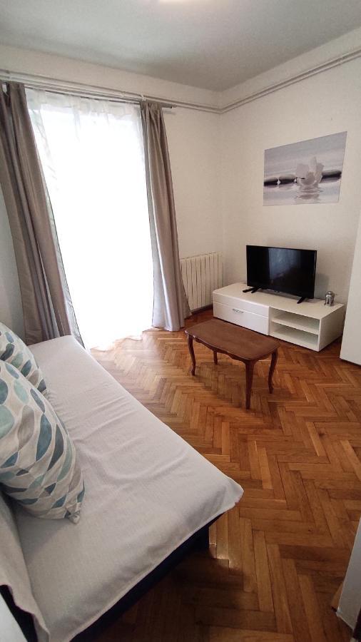 App Karmen With Free Parking Appartement Poreč Buitenkant foto